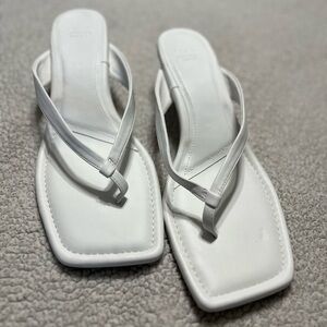 NWOT ASOS design Hawaii toe thong heeled, Elegant White Women's Sandals size 12